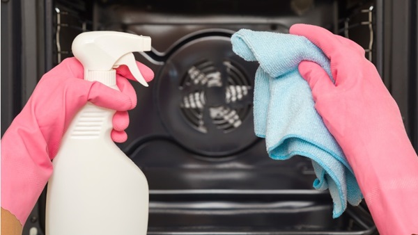 spray nettoyage four